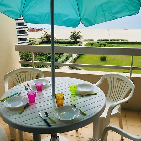Face A La +terrasse+ Parking *