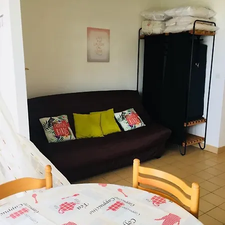 Face à La +terrasse+ Parking