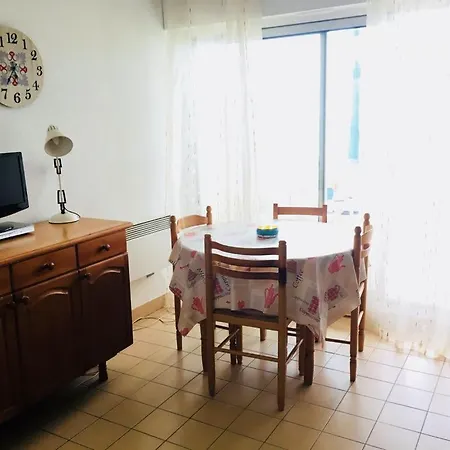 Face A La +terrasse+ Parking * Canet-en-Roussillon